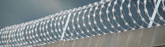 Concertina instalada sobre um muro